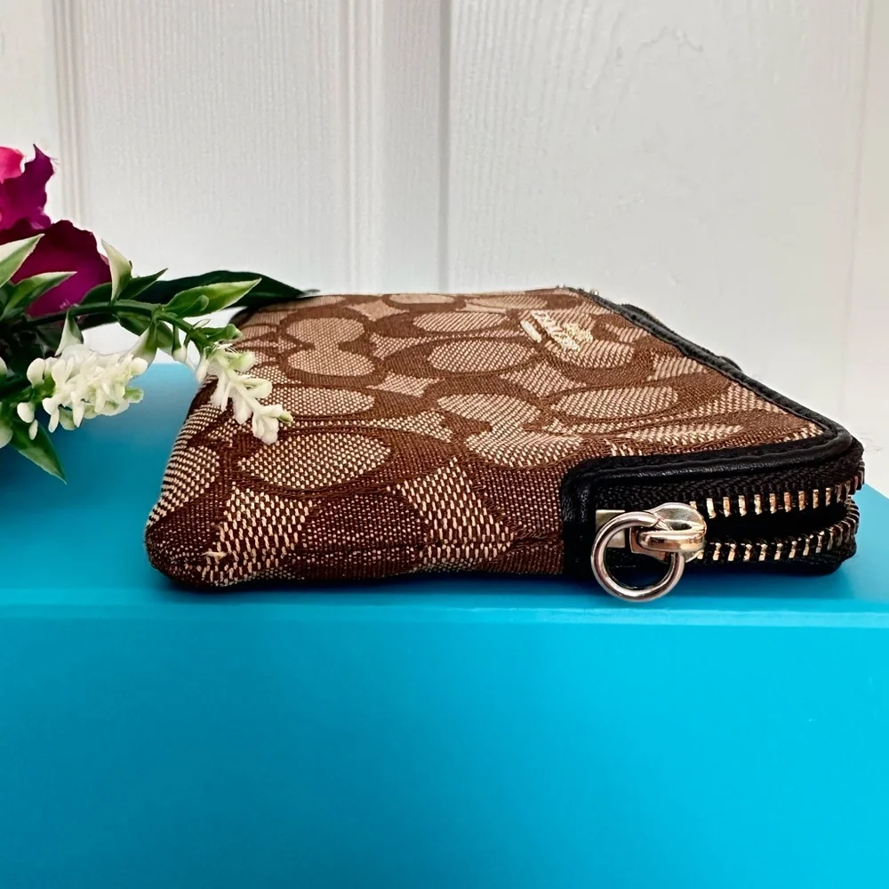 #68 COACH ~ Signature Brown and Cream w/Black Leather Wristlet Strap and Hangtag - Picture 7 of 12
